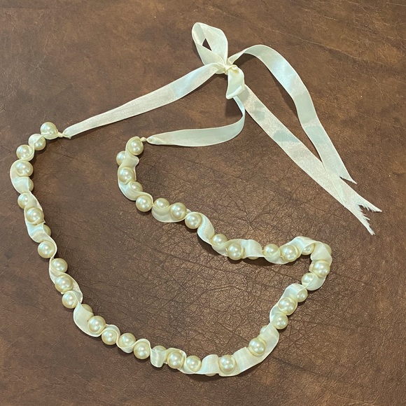 Pearl and Ribbon Necklace - Picture 1 of 6